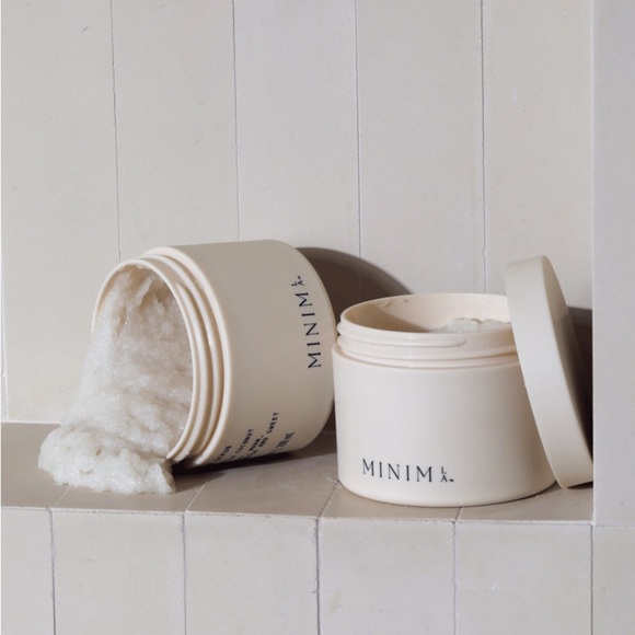 Vanilla Coconut Body Scrub by Minim LA | Exfoliating Hydrating Luxury Skincare - Picture 5 of 6